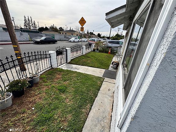 3rd image of 13947 Downey Ave