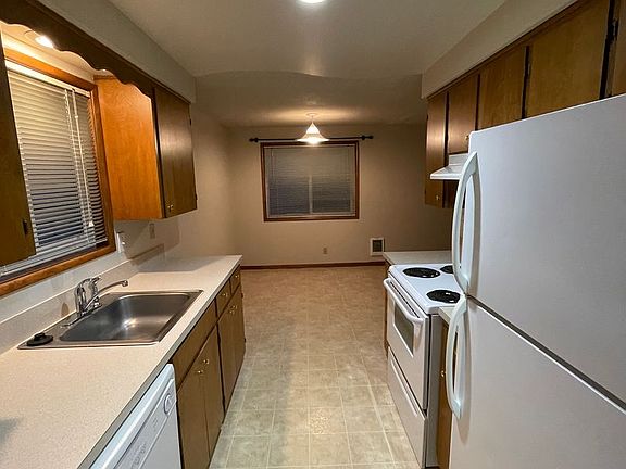 5th image of 1115-1179 Liberty Cres S #1165
