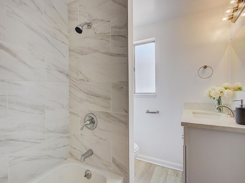 1st image of 860 Starcrest Dr