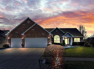 5371 Yaeger Circle Dr, Saint Louis, MO 63129