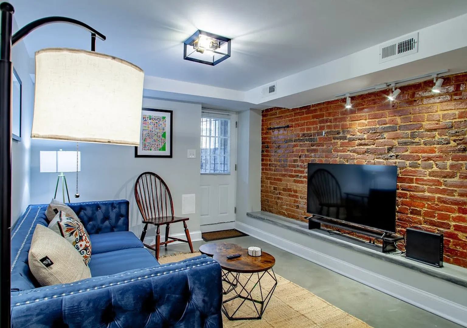 2-BR Petworth Pad / Walk to METRO Subway — Photo 3