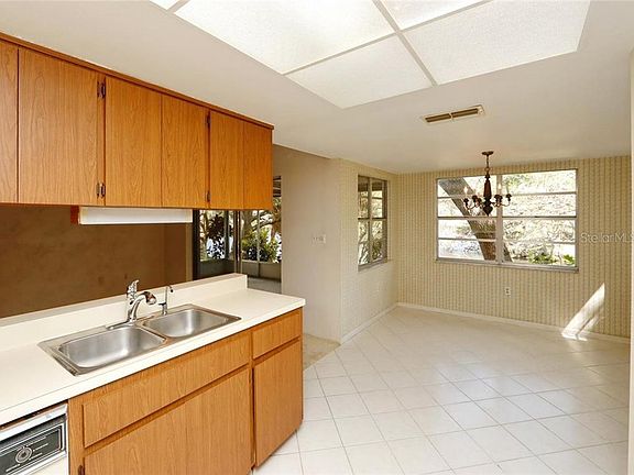5th image of 10601 Seminole Forest St E