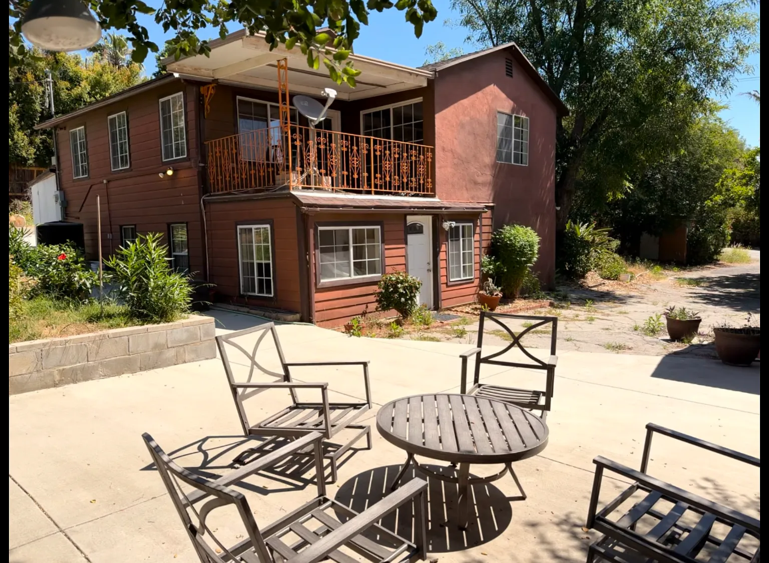 9305 Thompson Ave — Photo 1