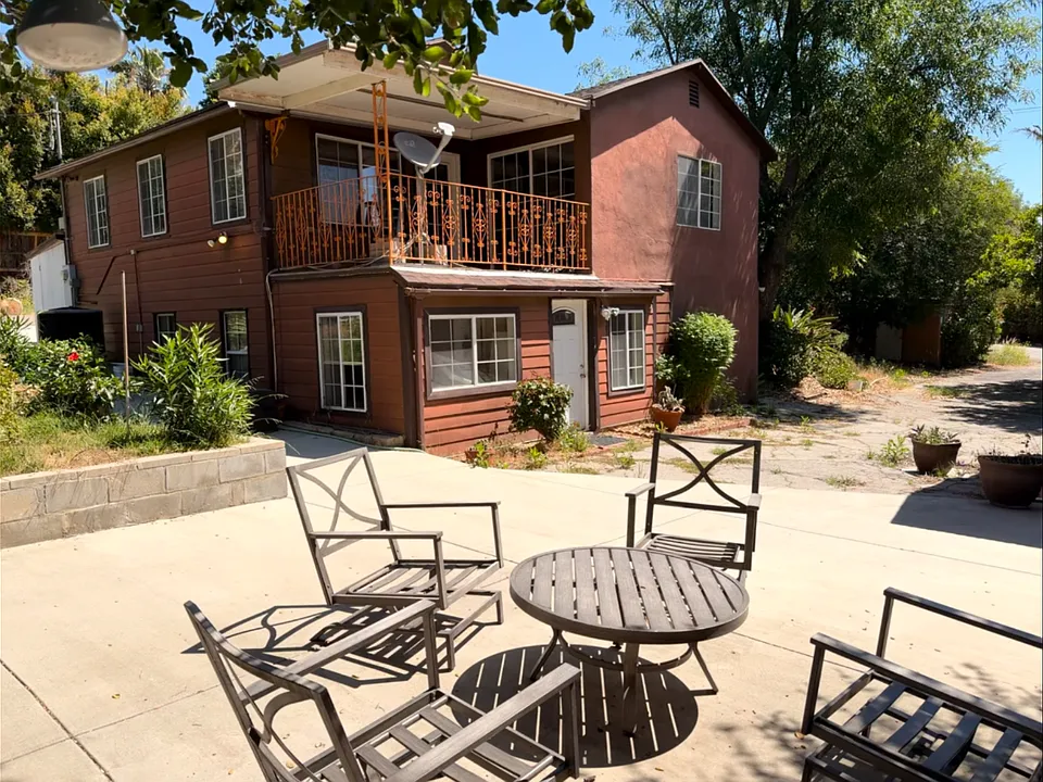 9305 Thompson Ave