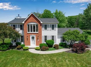 5493 Hallmark Ln, Lockport, NY 14094