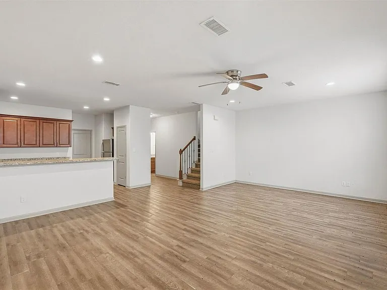 634 Magnolia Bnd — Photo 6