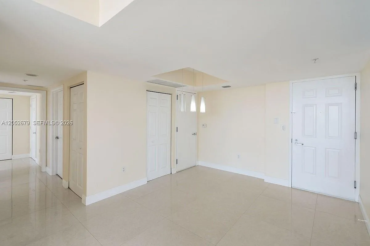 3 bed, 3.0 bath, $4,700 — Photo 2