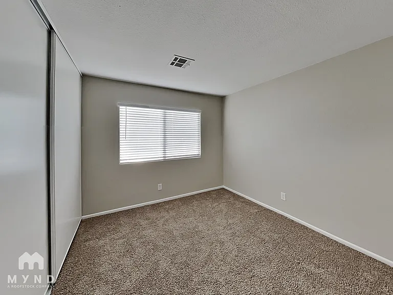 261 Queen Marie Ct — Photo 10