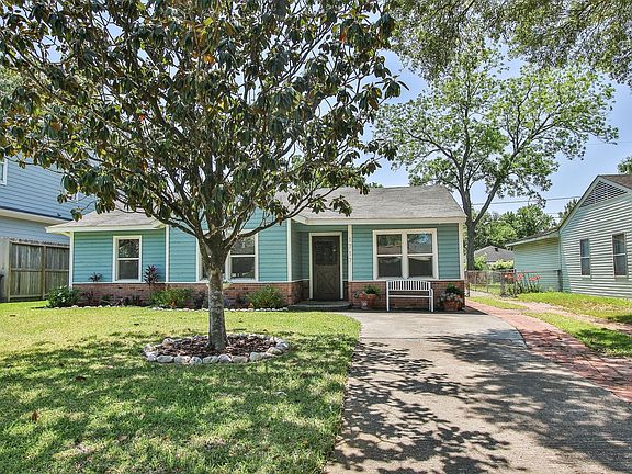 Front of Home. Beautiful neighborhood. Surrounded by Million dollar homes.