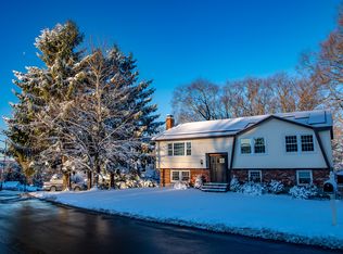 16 Blueberry Hill Rd, Woburn, MA 01801