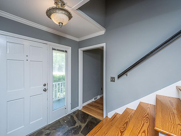 4th image of 1477 Theresa Dr