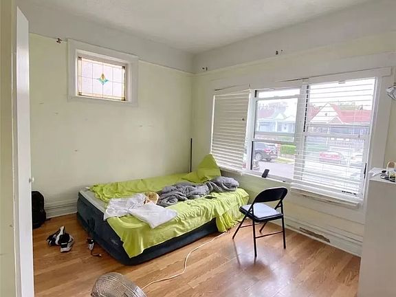 5th image of 2622 95th St