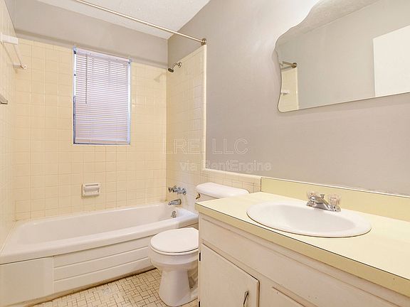 5th image of 118 W Ormsby Ave APT 2A