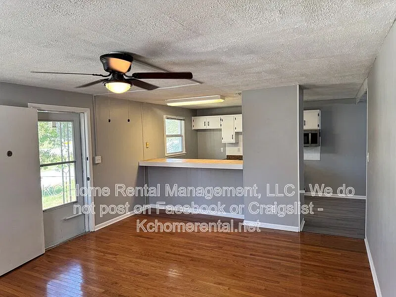 3 bed, 1.5 bath, $1,295 — Photo 4