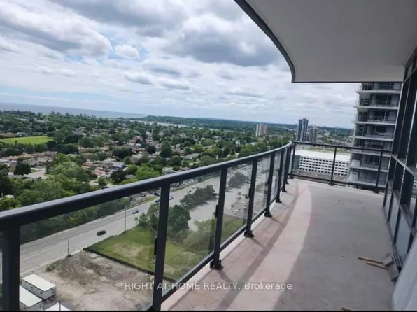 1455 Celebration Dr #2104, Pickering, ON L1W 0C3