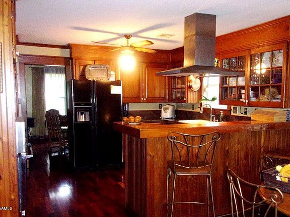 5th image of 110 Estainville Ave