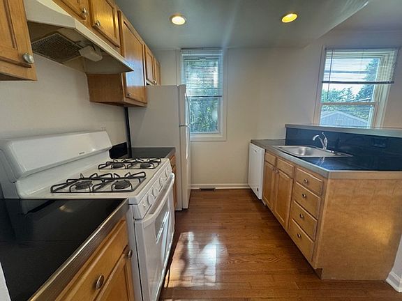 4th image of 5311 Wellesley Ave