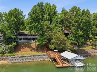 1113 Palmyra Dr, Tega Cay, SC 29708