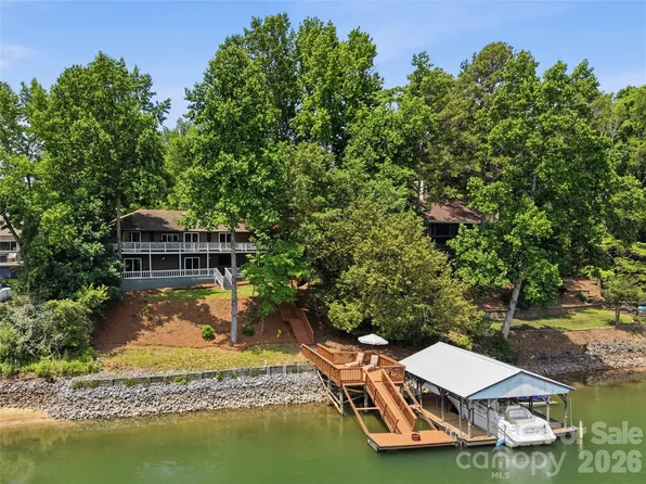 1113 Palmyra Dr, Tega Cay, SC 29708