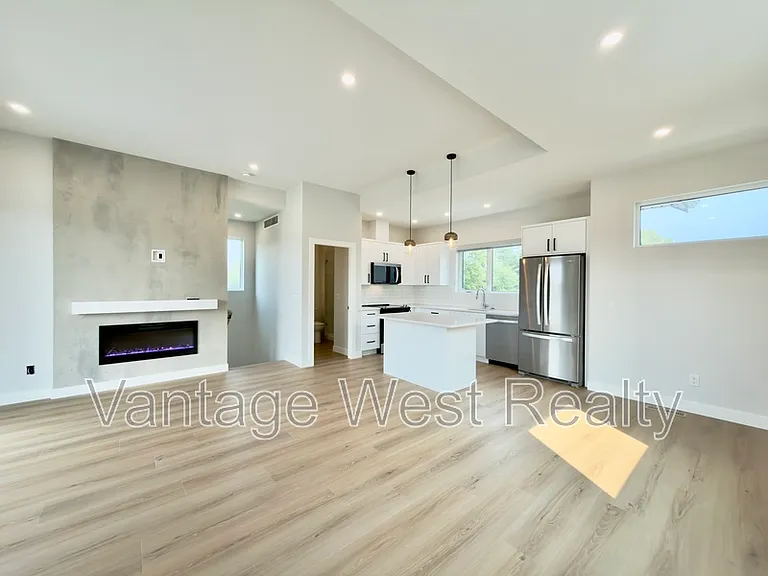 306 Sumac Rd W — Photo 4