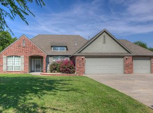 1726 S Broadway St E, Skiatook, OK 74070