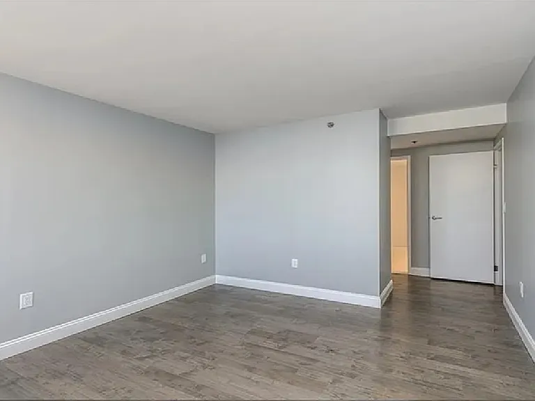 250 E Harbortown Dr — Photo 28