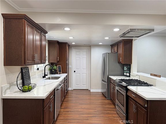 4th image of 9287 Persimmon Ave