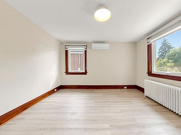 5th image of 31 Rosemeade Ave