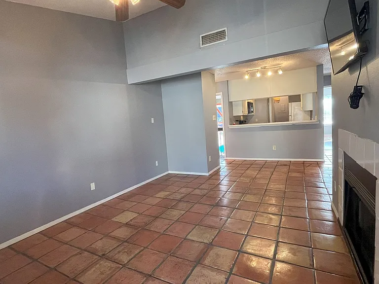 806 W 24th St #303 — Photo 3
