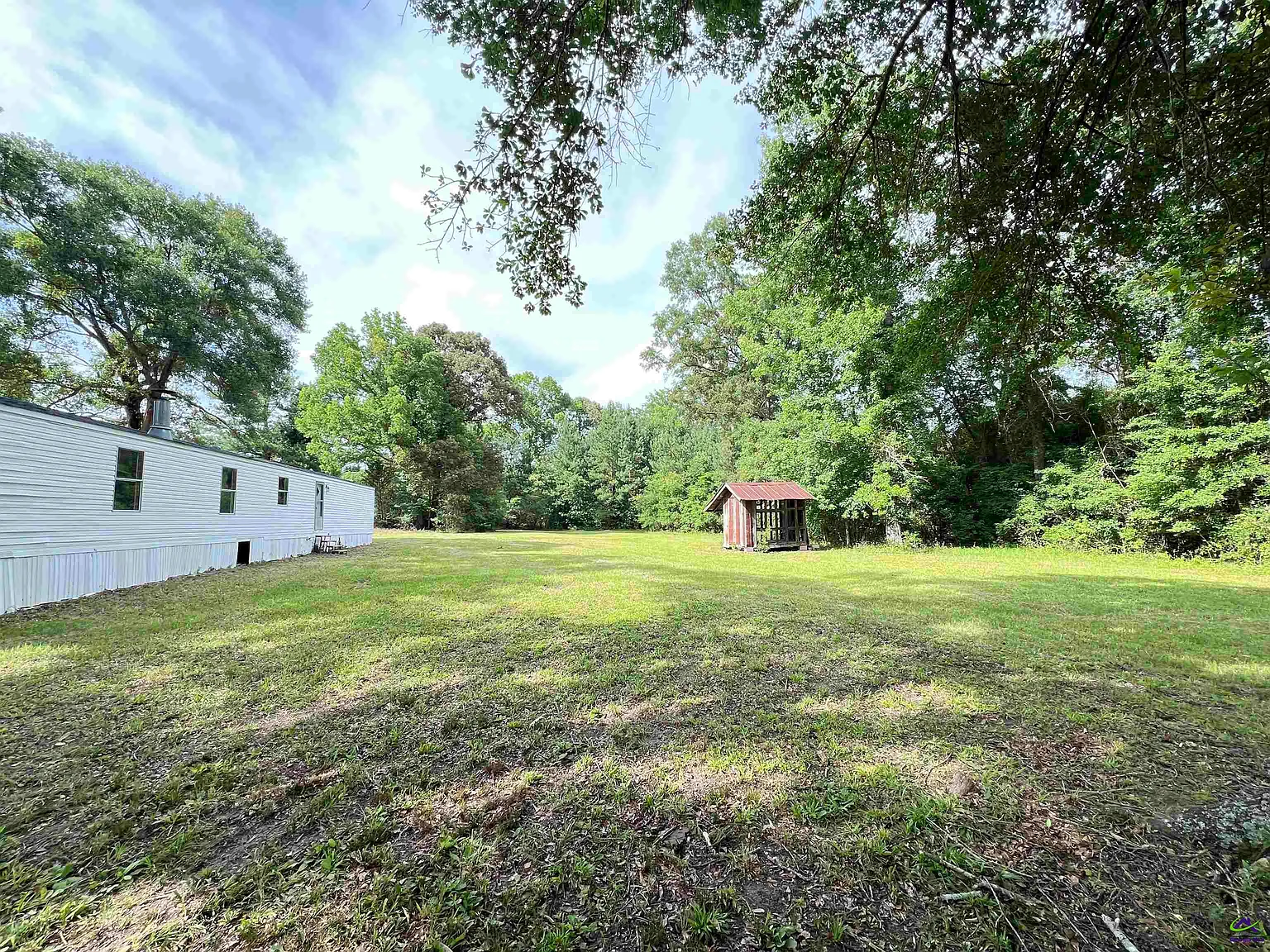 3 bed, 2.0 bath, 1216 sqft, $1,300 — Photo 2
