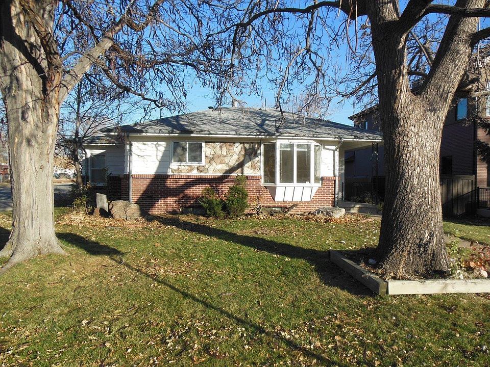 Front of house. New paint, roof and gutters (2024)