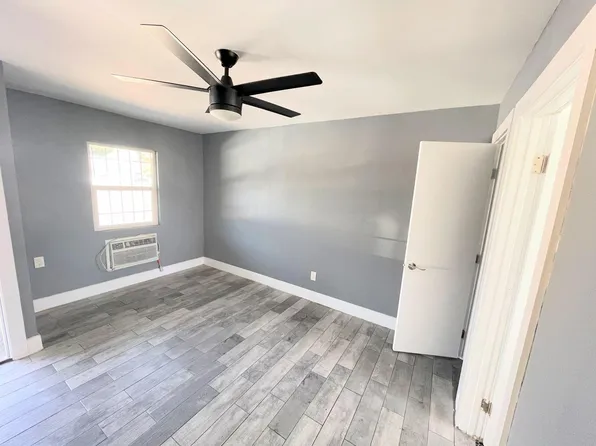 1702 N Long Beach Blvd #15, Compton, CA 90221