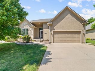 4720 Meadow View Dr, Shawnee, KS 66226