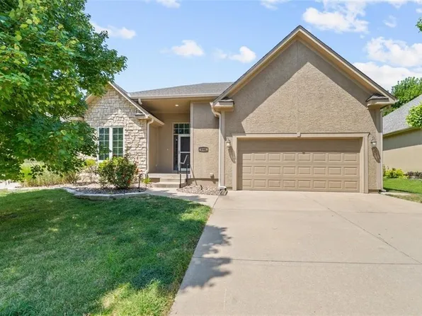 4720 Meadow View Dr, Shawnee, KS 66226