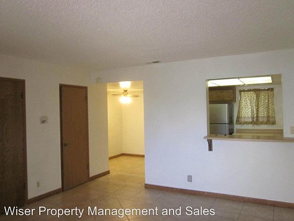 4th image of 1113 W Cypress Ave APT B
