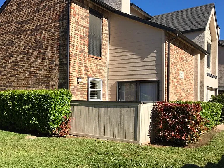 833 W Harwood Rd #F — Photo 20
