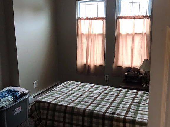 3rd image of 1032 E Tioga St