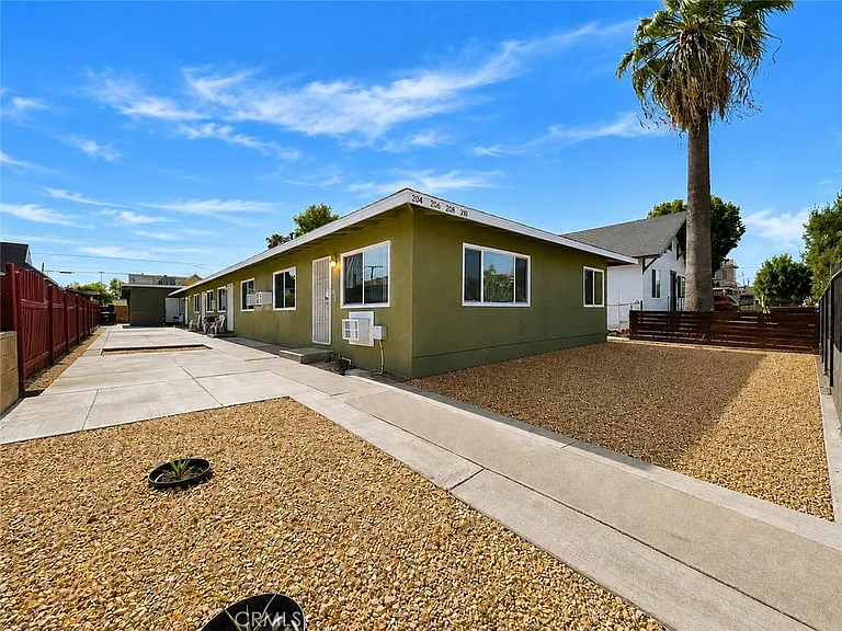 204 N Orange Ave — Photo 1