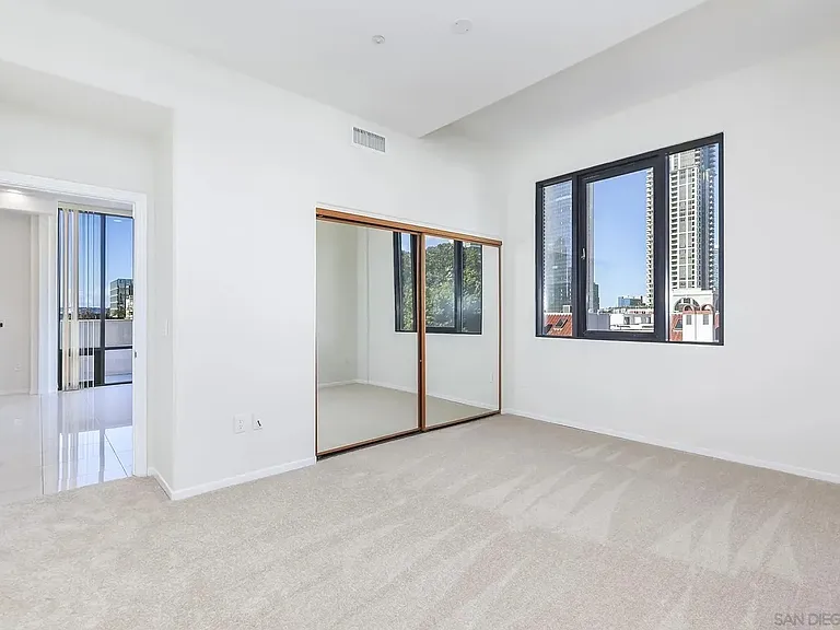 611 W G St W #321 — Photo 19