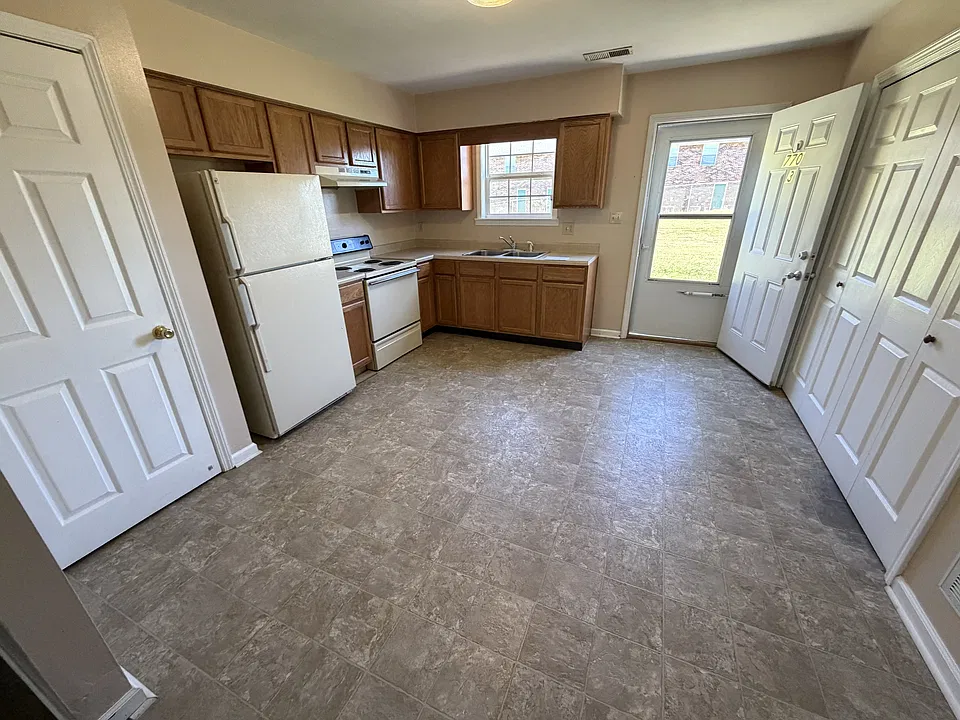 770 Deerfield Ln #3
