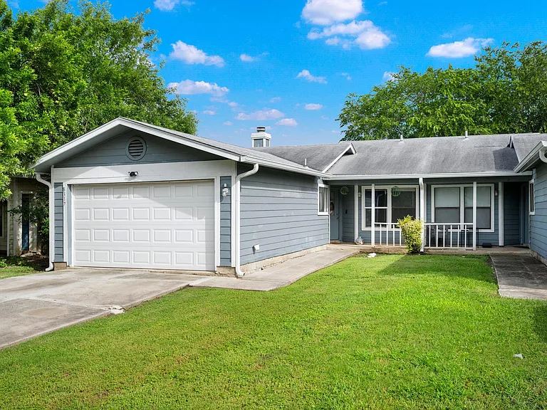 8317 Forest Ridge Dr — Photo 1