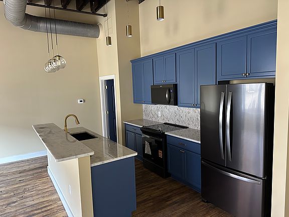 2nd image of 725 Jefferson Ave #404