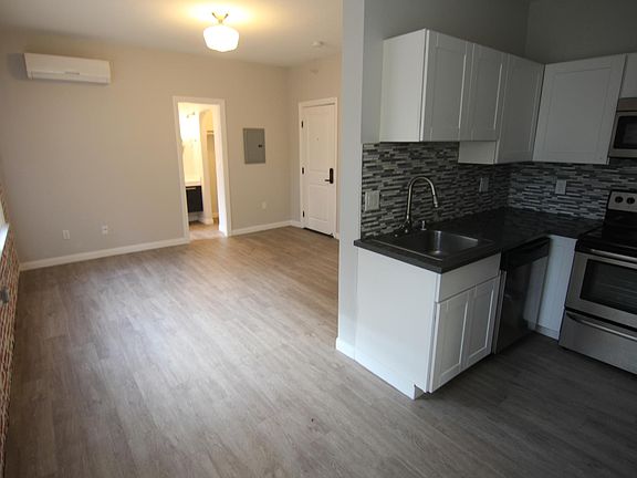 4th image of 410 S Lake St #410