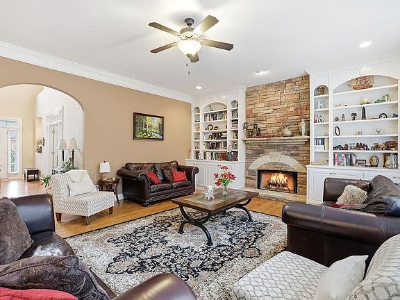 5th image of 100 Trowbridge Rd