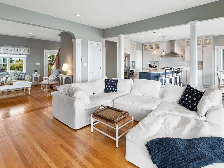 863 Dune Rd — Photo 5