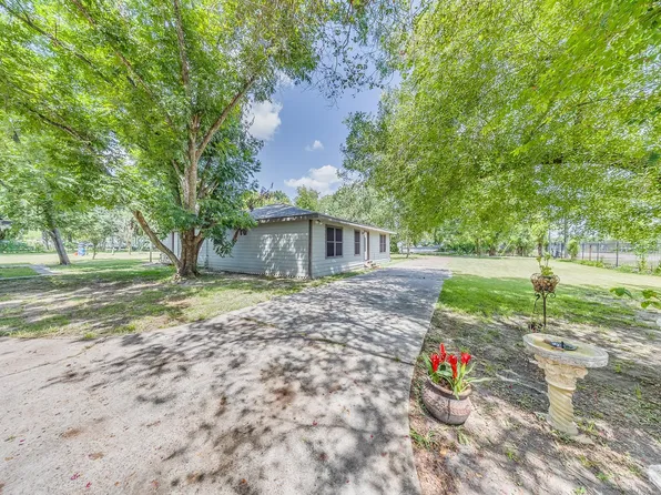 1725 Strawn Rd, Houston, TX 77039