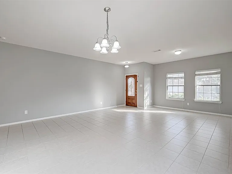 502 Mornington Ln — Photo 14