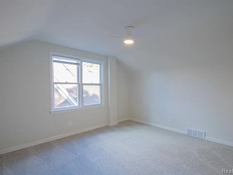 16896 Manor St — Photo 19