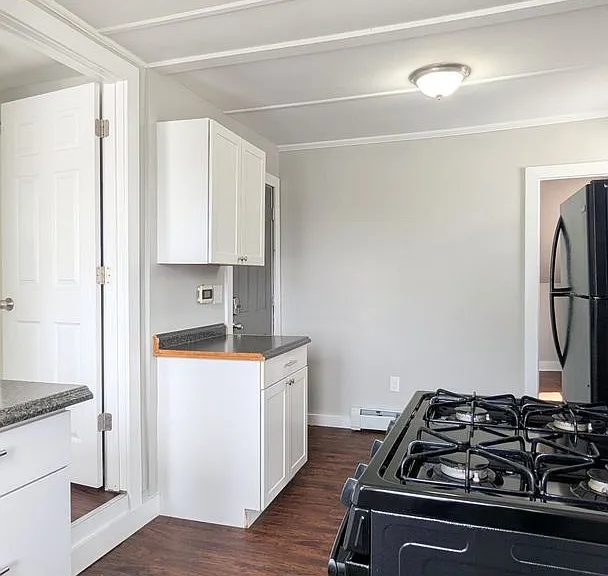 14 Cedar St — Photo 4