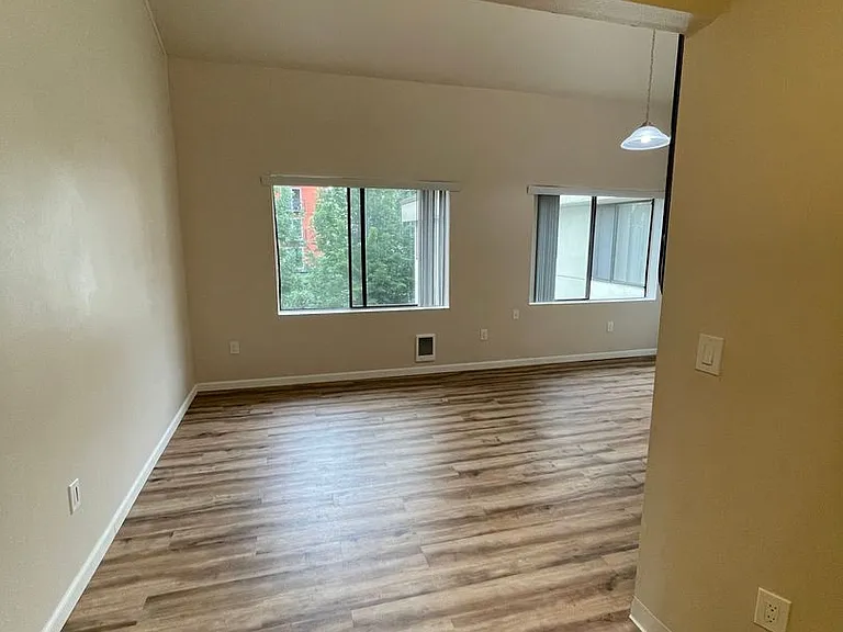 First Hill Apartments — Photo 27